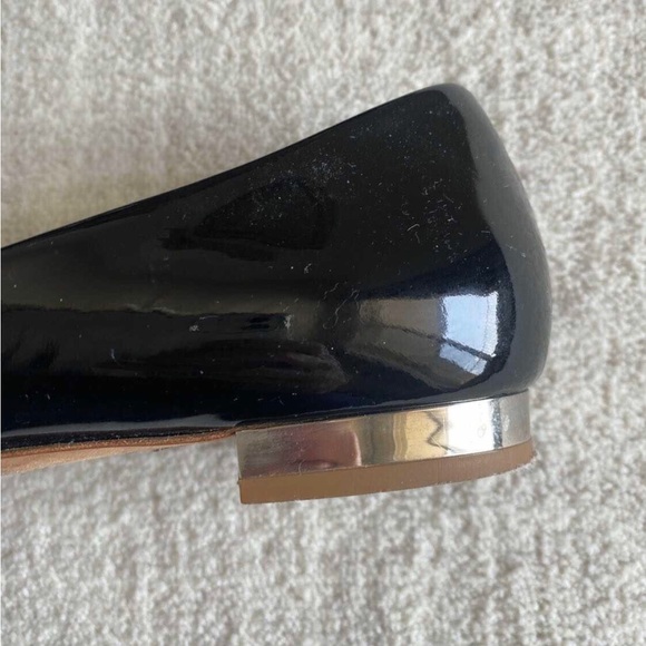 SOLD— 🤩🤩Beautiful Chanel flats 👡100% authentic and in 💖💖pristine condition 😎😎 - Picture 2 of 5